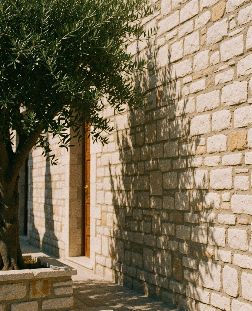 Λεπτομέρεια πέτρινου τοίχου στον Πειραιά